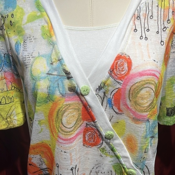 Trendy vneck blouse in vibrant colors - Picture 2 of 9